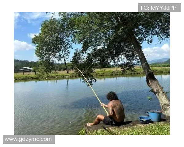 足球明星钓鱼趣味瞬间高清图片集锦展现运动员休闲生活的另一面